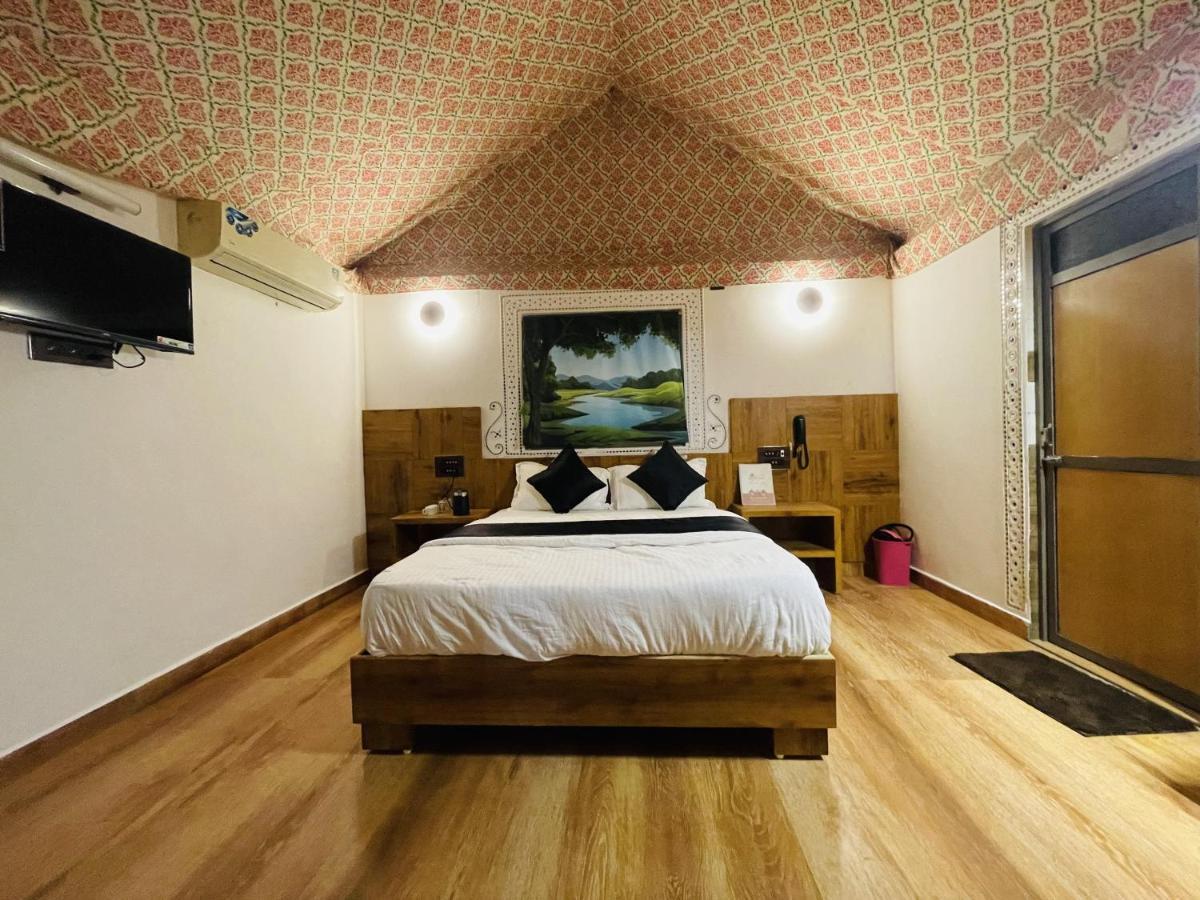 Santkrupa Villa Resort Nakhtarana ภายนอก รูปภาพ