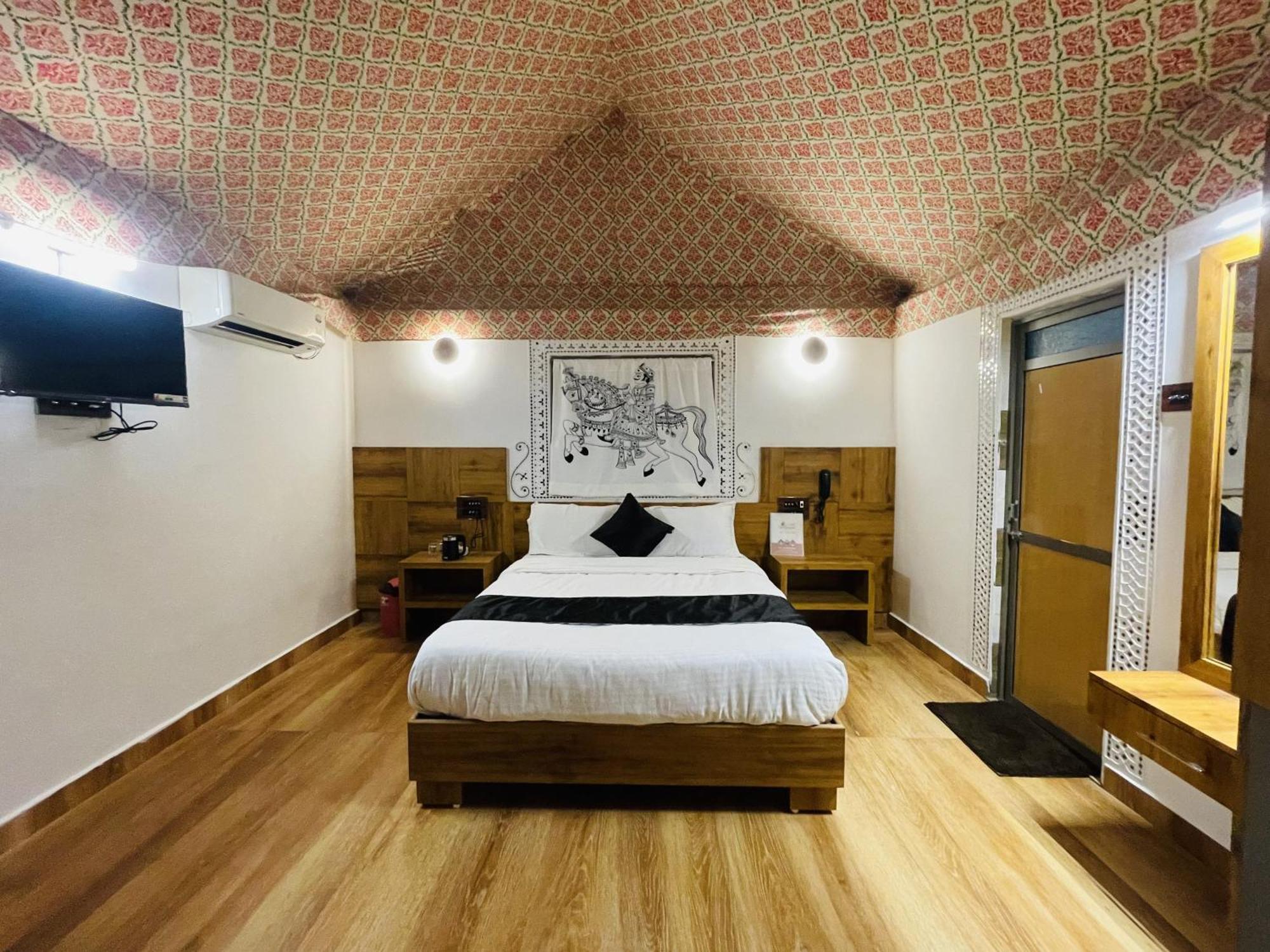 Santkrupa Villa Resort Nakhtarana ภายนอก รูปภาพ